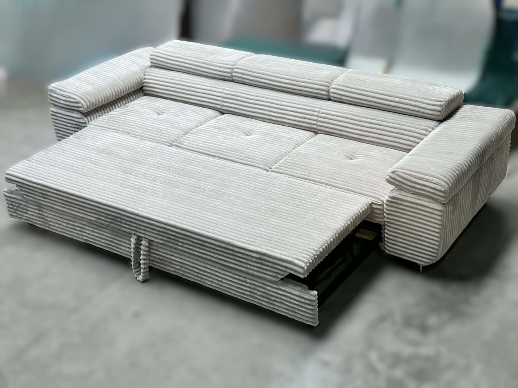 Beżowa sofa rozkładana Vegas 3 w tkaninie Tilia 03 z rozłożoną funkcją spania kanapa do salonu